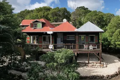 Image de Sugar Mountain Cottage. The center of Antigua’s Rainforest. 7mins from beaches.