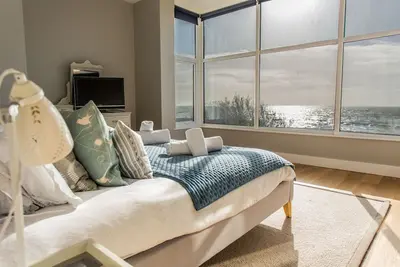 Image de Maison-Springtide-Panoramique-Salle de bain privée séparée-Vue plage