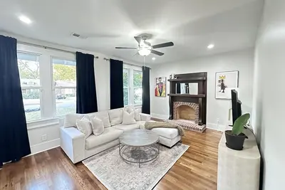 Image de Charming & Spacious Midtown Home