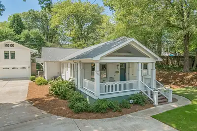 Image de Three Bedroom House Downtown on South Lamar Walk to the Square and Campus