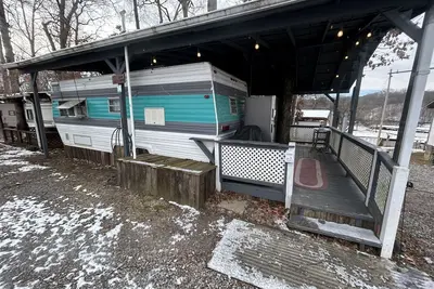 Image de Cute Rv w/ 2 bedrooms, WiFi, & Ac in Enchanting Dandridge! Close to attractions!