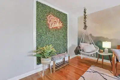 Image de Comfy King Bed | Family Items | Games | Dogs ok