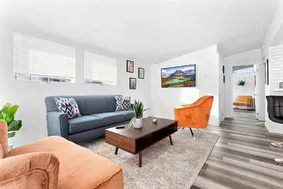 Image de Bright, Stylish & Pet Friendly 2 Bedroom Home!