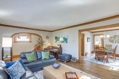 Image de Historic Lorain Home: Walk to Lake Erie!