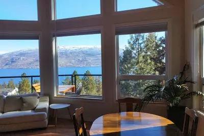 Image de Stunning lakeview chalet in heart of the Okanagan!