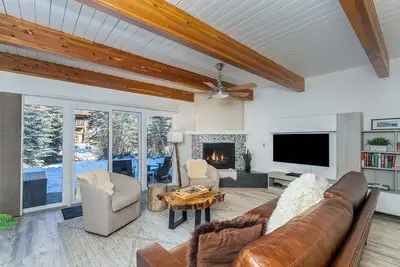 Image de Riverside Getaway | Walk to Main St, Festival & Ski Fun