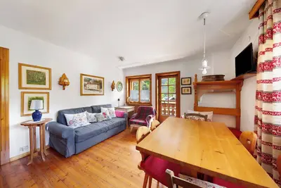 Image de Appartement 'Appartamento Serdes C1' avec vue sur montagne, jardin partagé et balcon
