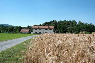 Image de Studio 'Ant Ra Prina Verde' avec vue sur les montagnes et jardin partagé