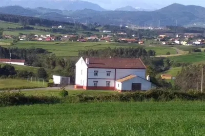 Image de Maison de vacances 'El Carbayal' avec vue sur la montagne et jardin