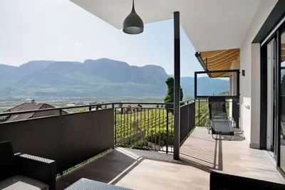 Image de Appartement 'Bacchushof Merlot' avec vue sur les montagnes, Wi-Fi et climatisation