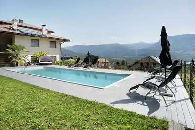 Image de Appartement 'Bacchushof Cabernet' avec vue sur les montagnes, Wi-Fi et climatisation