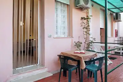 Image de Studio \"Monolocale La Pineta 46\" avec piscine partagée, terrasse privée et Wi-Fi
