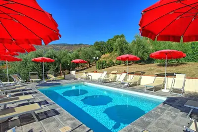 Image de Joli appartement dans une maison de vacances avec piscine, Wifi, Tv, véranda et animaux admis