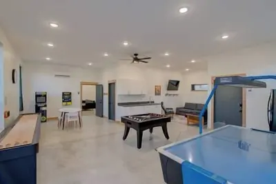 Image de Family Retreat, Indoor Pickleball/Gym, 3 buildings