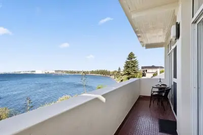 Image de Beach-Front 2 Bedroom Apartment with equipped kitchen, wifi, swimming pool