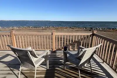 Image de Still Waters Point- Enjoy breathtaking views at our peaceful Gwynn's Island home