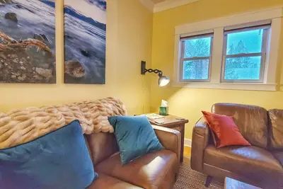 Image de Family Ski Retreat Walk to Shuttle Schweitzer Mtn