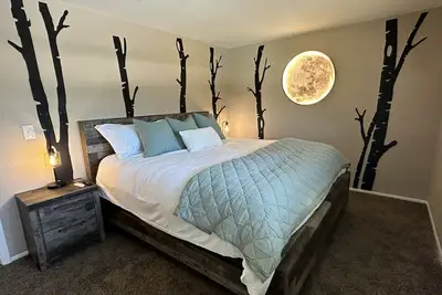 Image de Newly Renovated ski themed home with brand new  furniture