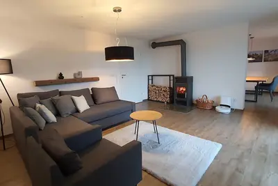 Image de Die Ferienwohnung Befindet Sich am Rande der Stadt Cham im Bayerischen Wald. Der Chamer Ortsteil Katzberg ist Dörflich Geprägt und Grenzt Unmittelbar an die Kreisstadt Cham in der Oberpfalz mit Ihren Knapp 17. 000 Einwohnern. Die Ferienwohnung Bietet