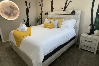 Image de Newly Renovated Home with all new furniture