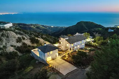Image de The Malibu Cloud House -> Au bord de la plage et dans les vues ciel-océan!