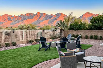 Image de Dog-friendly home with mountain views, ample outdoor space, & washer/dryer