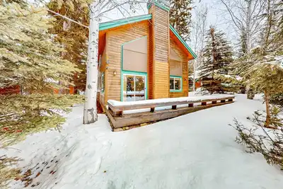 Image de Golf course community cabin with on-site pool, hot tub, gym, & fireplace