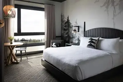 Image de Golden Warmth - Boutique Experience Near Lake Yosemite | Historic Stay