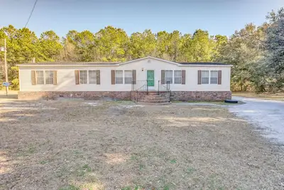 Georgetown Home w/ Deck ~ 13 Mi to Black River!