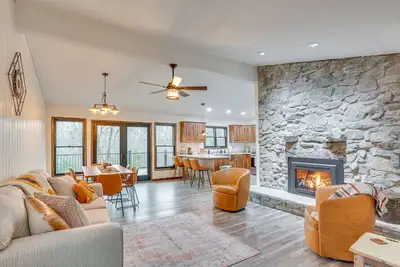 Image de 'The Duck Farm' Sugar Tree Hideaway w/ Yard!