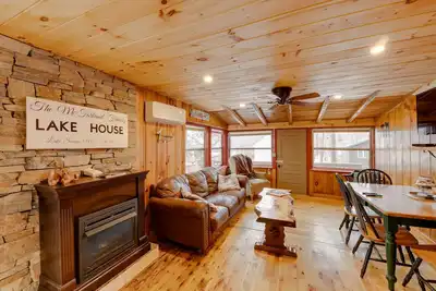 Image de Lovely Maine Cabin w/ Deck, Gas Grill & Fire Pit!