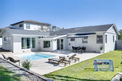 Image de Lakeland Retreat: Private Heated Pool & Yard Games