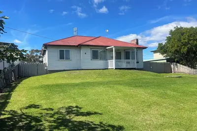 Image de Experience the true spirit of Eden in this Historic 100 year old Mill cottage.