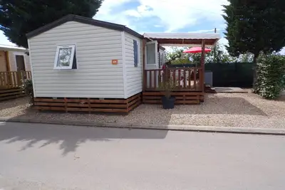 Image de Mobil home 6 personnes climatisé et moustiquaire dans les chambres