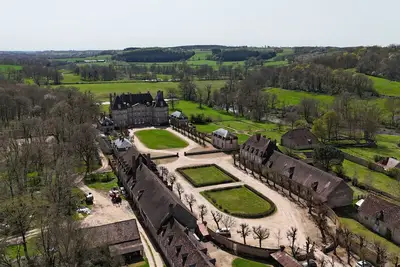 Image de Séjour à la campagne dans un château exceptionnel. Idéal pour familles et amis.