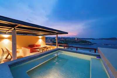 Image de Private Oceanfront Rooftop Plunge Pool & Beach Access