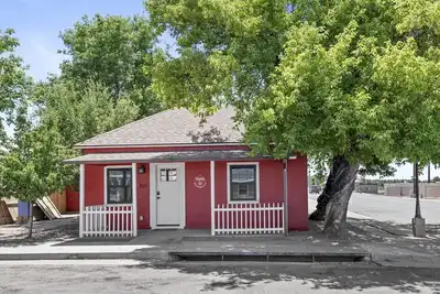 Image de Downtown Historic Hideaway w/3 Adjacent Homes w/Fenced Yards, Ac, W/D, Fast WiFi
