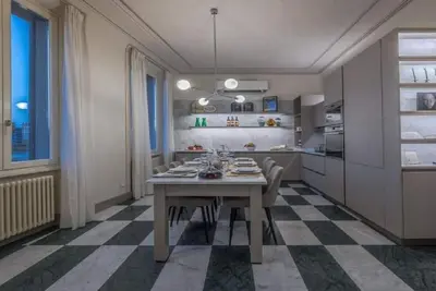 Image de Luxury Nestled on the ArnoRiver furnished in unique blend of vintage 1950s style