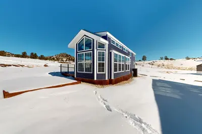 Image de Sunlit cabin on 1, 800-acre ranch with animals, mountains, games & firepit