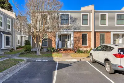 Image de Delightful 3-bedroom condo in Augusta Georgia’s historic Summerville.