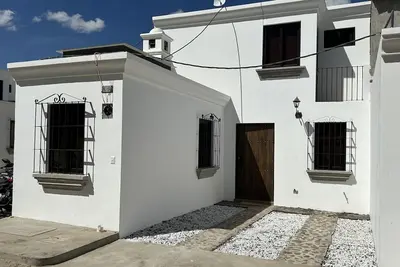 10 minutes from Antigua! Cozy family-sized condo with terrace.