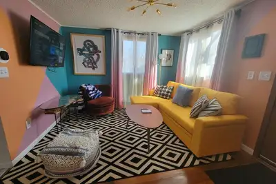 Image de The Color House // 2 Bed, 2 Ba, 1 mi to Mayo Clinic, No Stairs to Entry