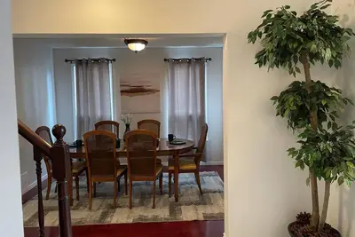 Image de Welcome Home! A Beautiful, Comfy Space for Family, Co-workers, Friends Awaits.