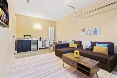 Image de Serene 1br Suite 30+ Days Nurse Corporate King Bed