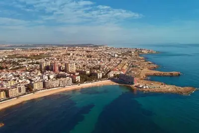 Image de Mooi Ruim Appartement met Privé Tuin en Eigen Privé Parkeerplaats in Torrevieja