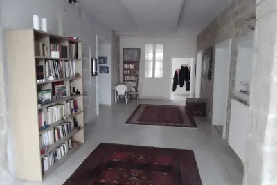 Image de Maison De 5 Chambres Avec Piscine.