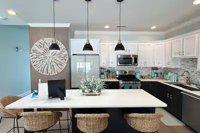 Image de The Main House at 175-1 minute drive to beach