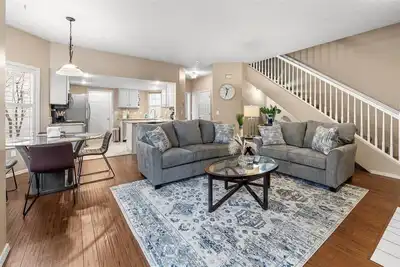 Image de Ping Pong-1600ft²-Backyard-King-Parking-600Mbps