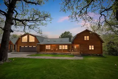 Image de Tablerock Lakefront Haven: Huge 6br Log Cabin Retreat with Breathtaking Views!