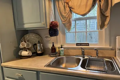 Image de Cape cod  3-bedroom cottage in West Yarmouth with WiFi, Ac, outdoor space…